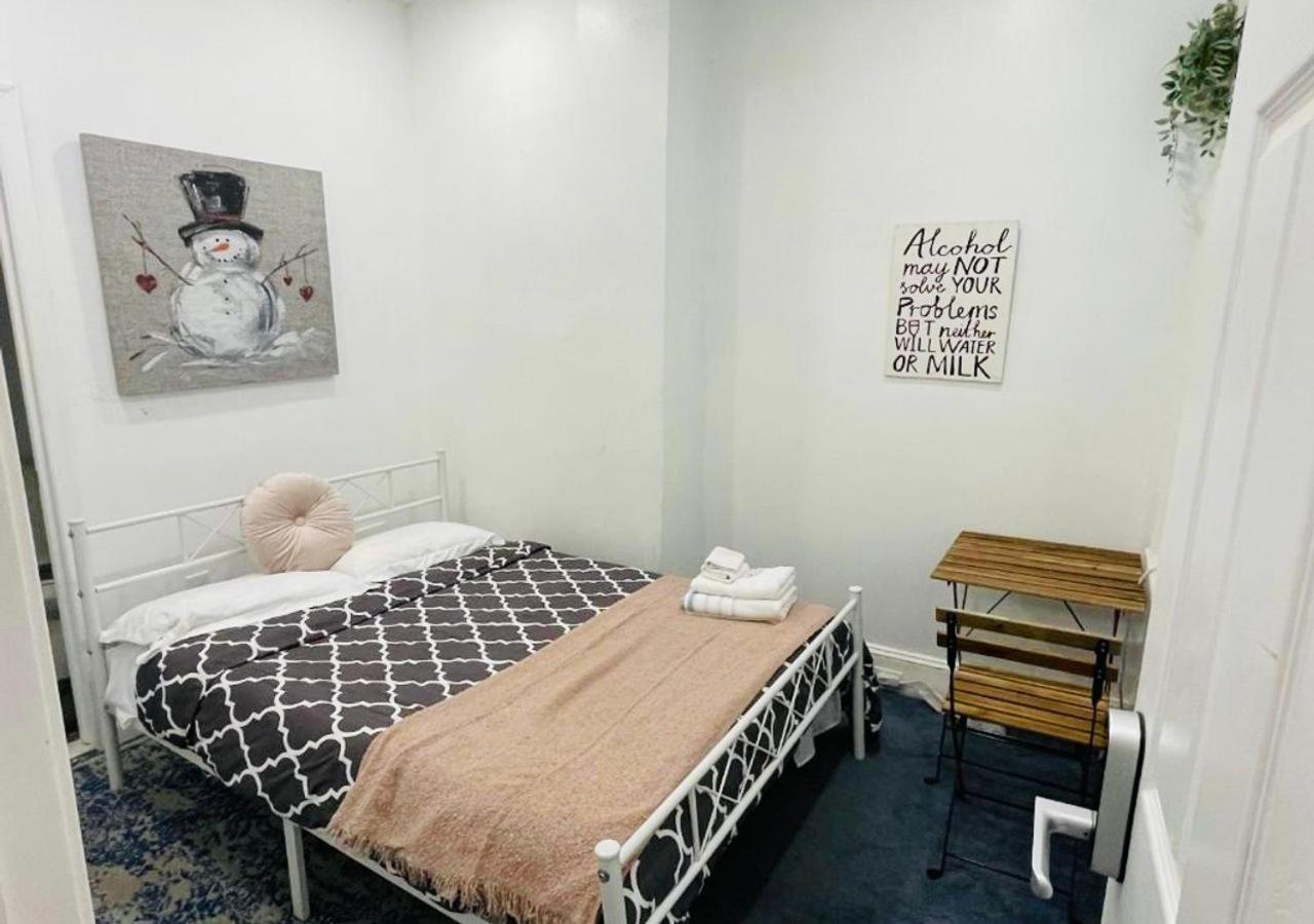 Oui On Ludlow - Entire House And Private Rooms In University City Filadelfia Esterno foto