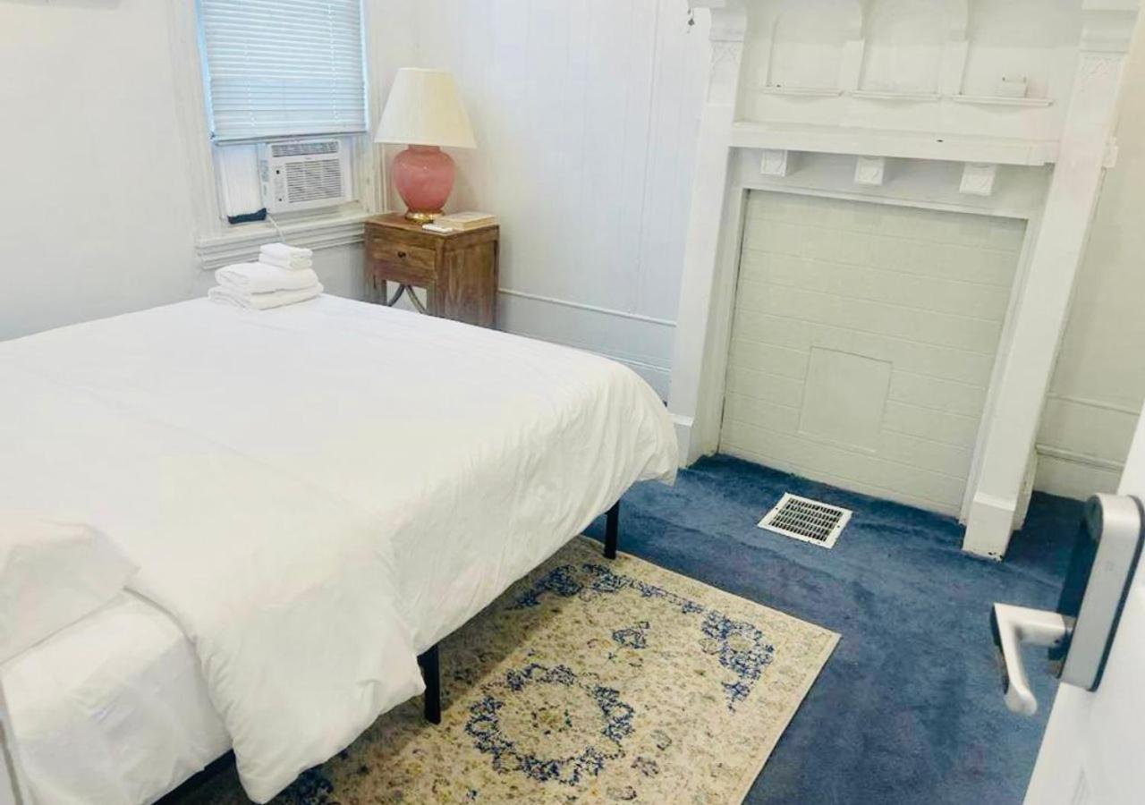 Oui On Ludlow - Entire House And Private Rooms In University City Filadelfia Esterno foto