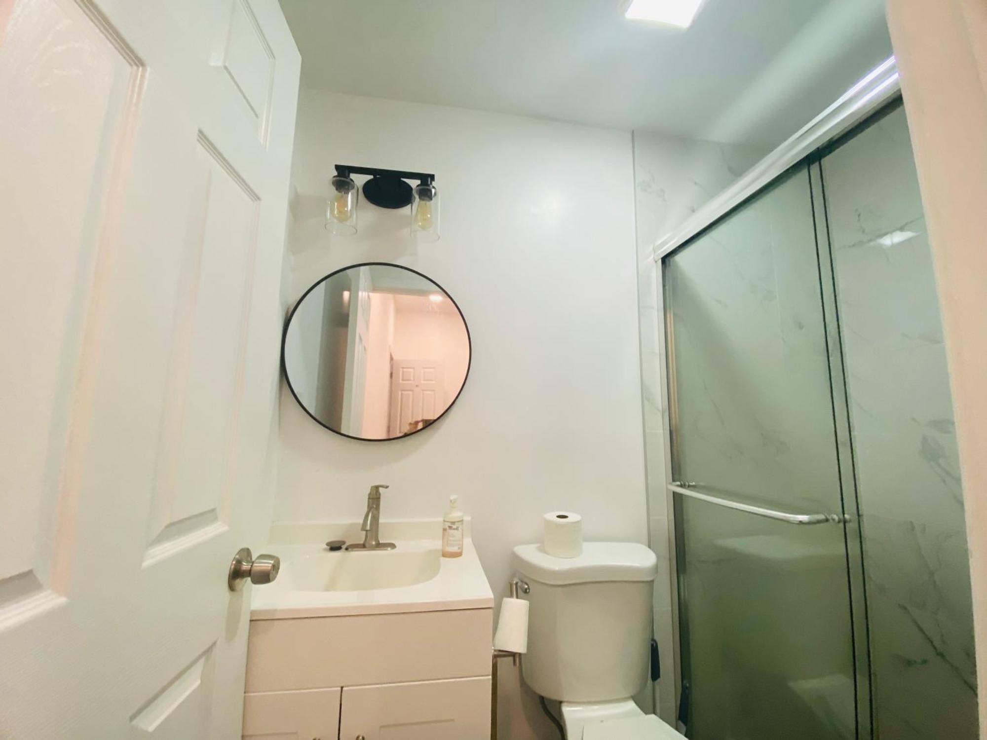Oui On Ludlow - Entire House And Private Rooms In University City Filadelfia Esterno foto