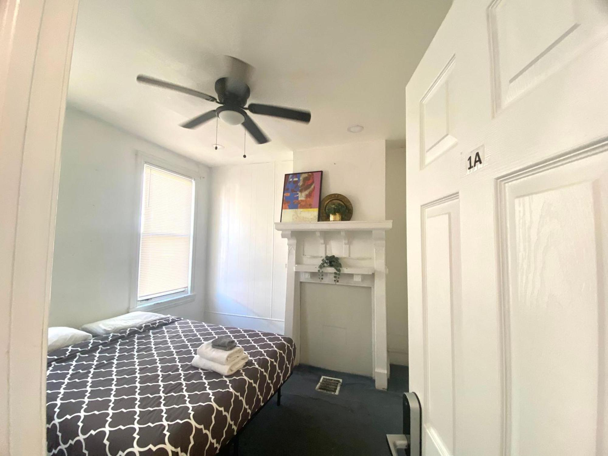 Oui On Ludlow - Entire House And Private Rooms In University City Filadelfia Esterno foto