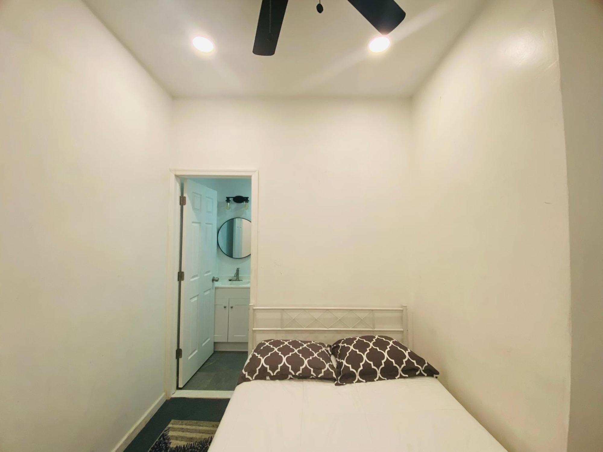 Oui On Ludlow - Entire House And Private Rooms In University City Filadelfia Esterno foto